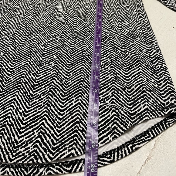 Black and white patterned shirt *CUTE* - Picture 5 of 5